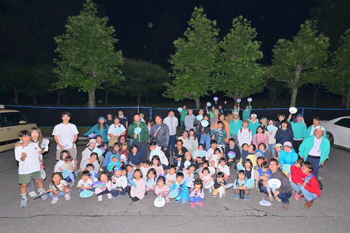 園児・保護者　約８０名の参加でホタル観賞会を開催
子供たちの楽しそうな笑顔に癒されたひとときでした