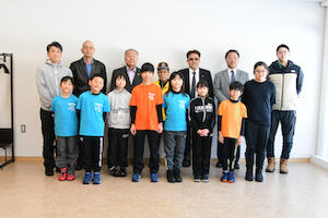 ●青少年育成委員会アクト
苫小牧市スピードスケート連合少年団へ支援金贈呈式と地区青少年育成費拠出
苫小牧ハイランドスケート場に於いて、苫小牧市スピードスケート連合少年団代表と子供達へ支援金を第１副会長・幹事・会計・委員長と５名のⅬが参加し贈呈してきました。
日時：2026年2月14日（土）ＡＭ９：３０より
場所：苫小牧ハイランドスピードスケート競技場
金銭アクト：61,500円
労力アクト：5時間