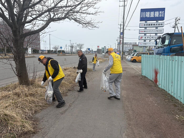 ●環境保全委員会
廃品回収アクト＆「地区内一斉清掃事業」（ゴミ拾い）実施について
◇廃品回収日4月4日（土）午後１３時３０分出発
Ｌ6名の参加
◇地区内一斉清掃事業実施・・・ 廃品回収終了後の１４：３０より実施
場所：舟見町2丁目付近 (有)苫小牧テント工業 道路沿
Ｌ6名の参加
合計労力アクト 18時間